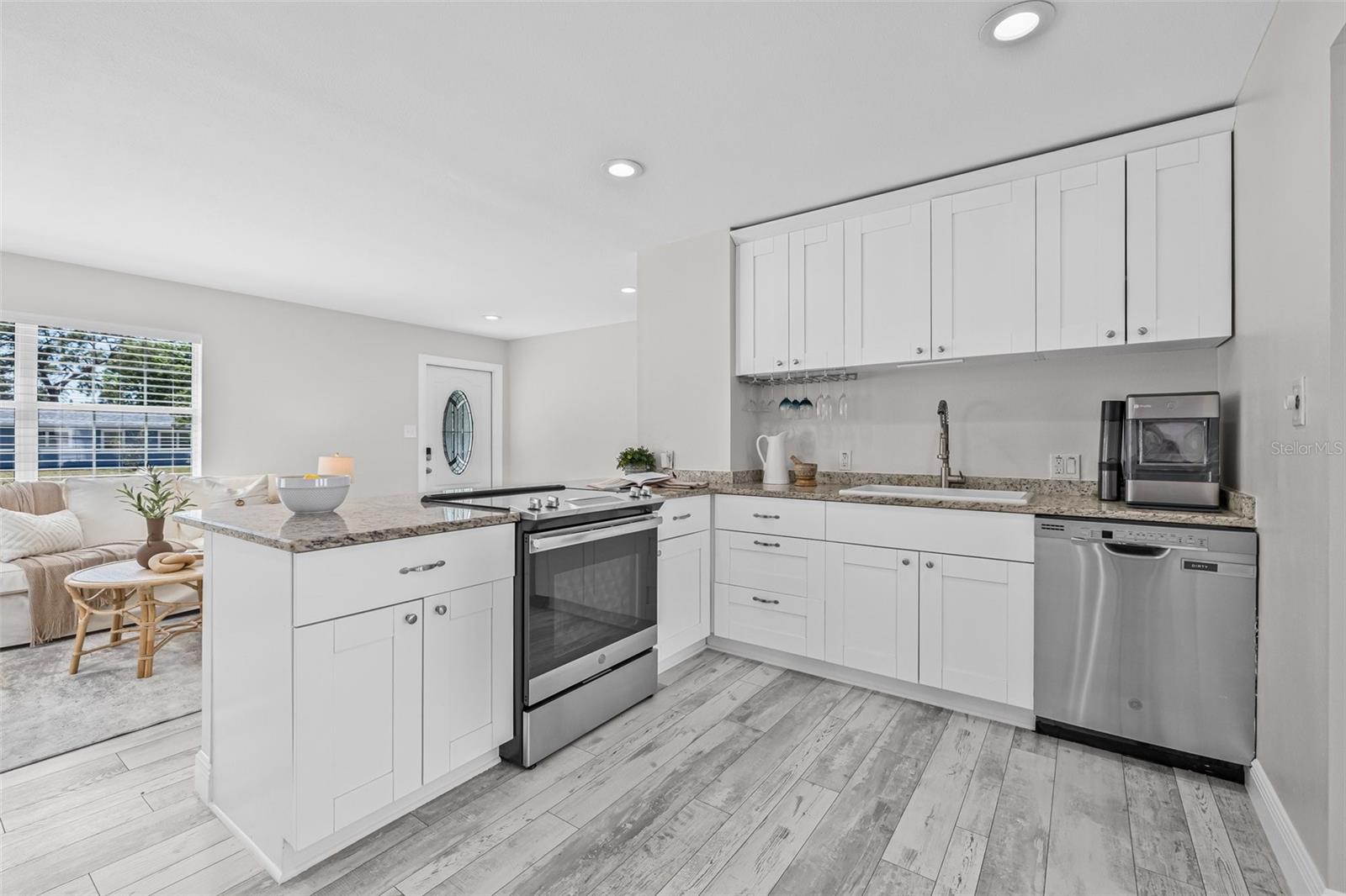 Listing photo id 9 for 812 60th Street S