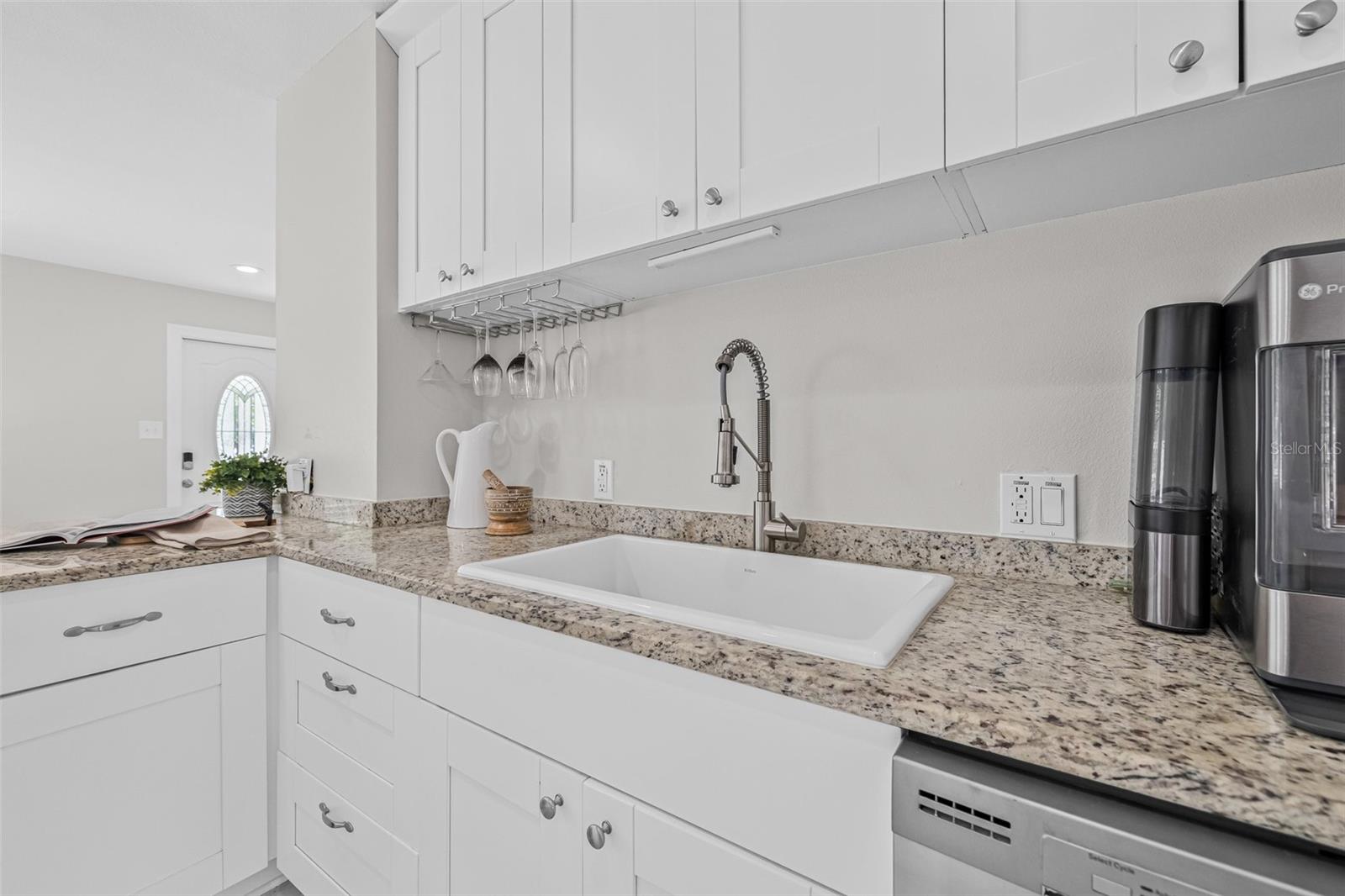 Listing photo id 12 for 812 60th Street S