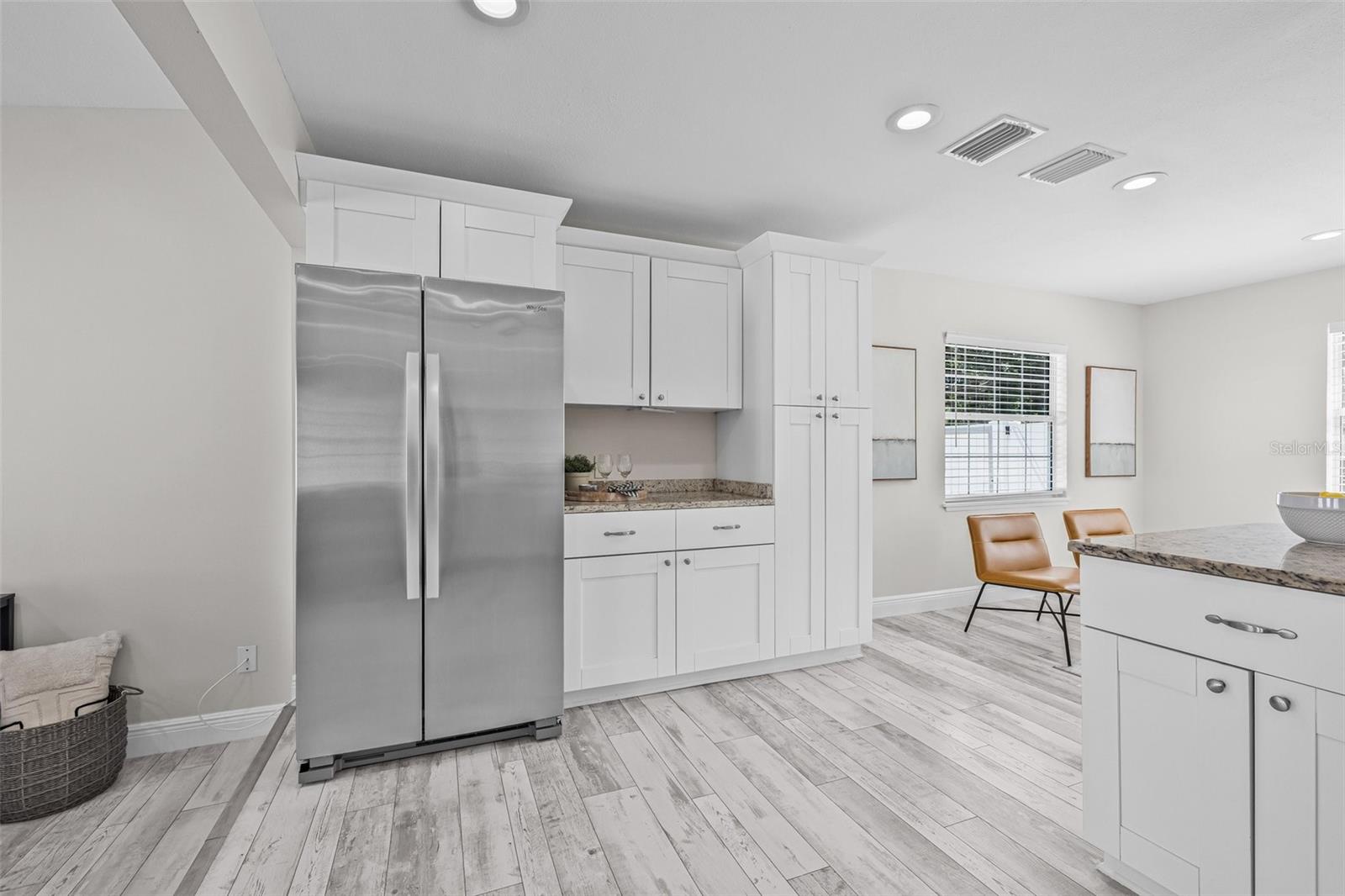 Listing photo id 13 for 812 60th Street S