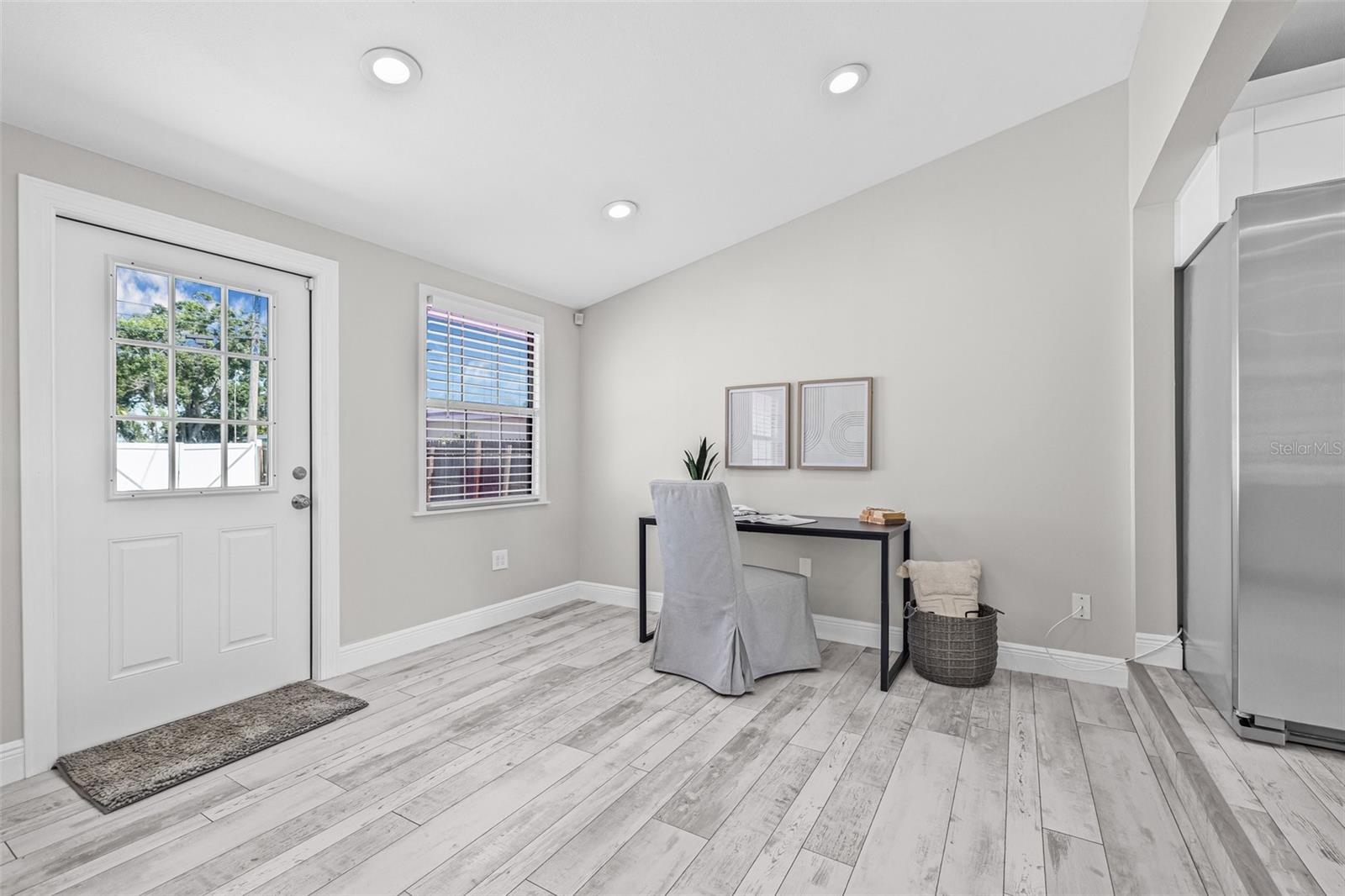 Listing photo id 14 for 812 60th Street S