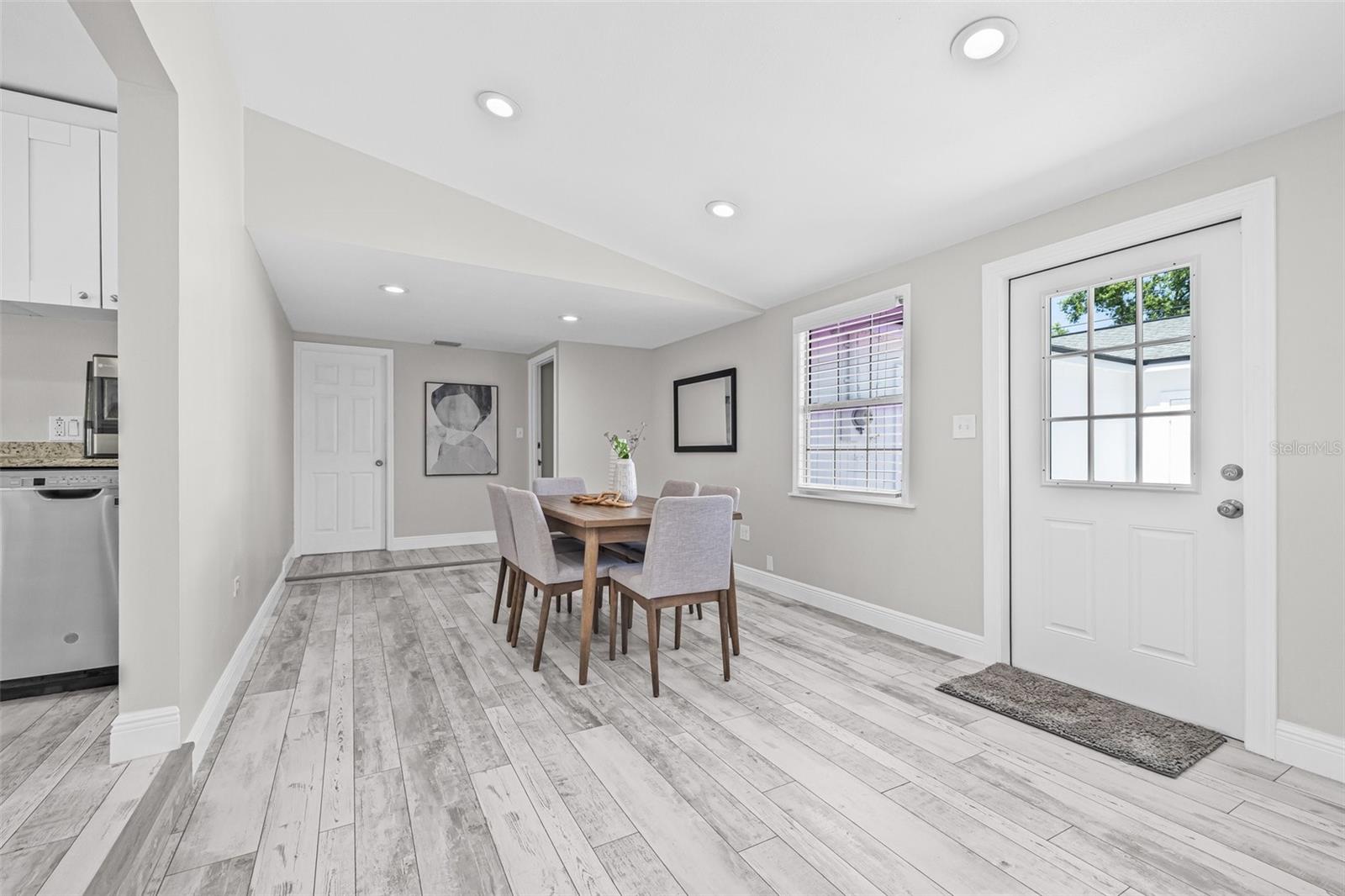 Listing photo id 15 for 812 60th Street S