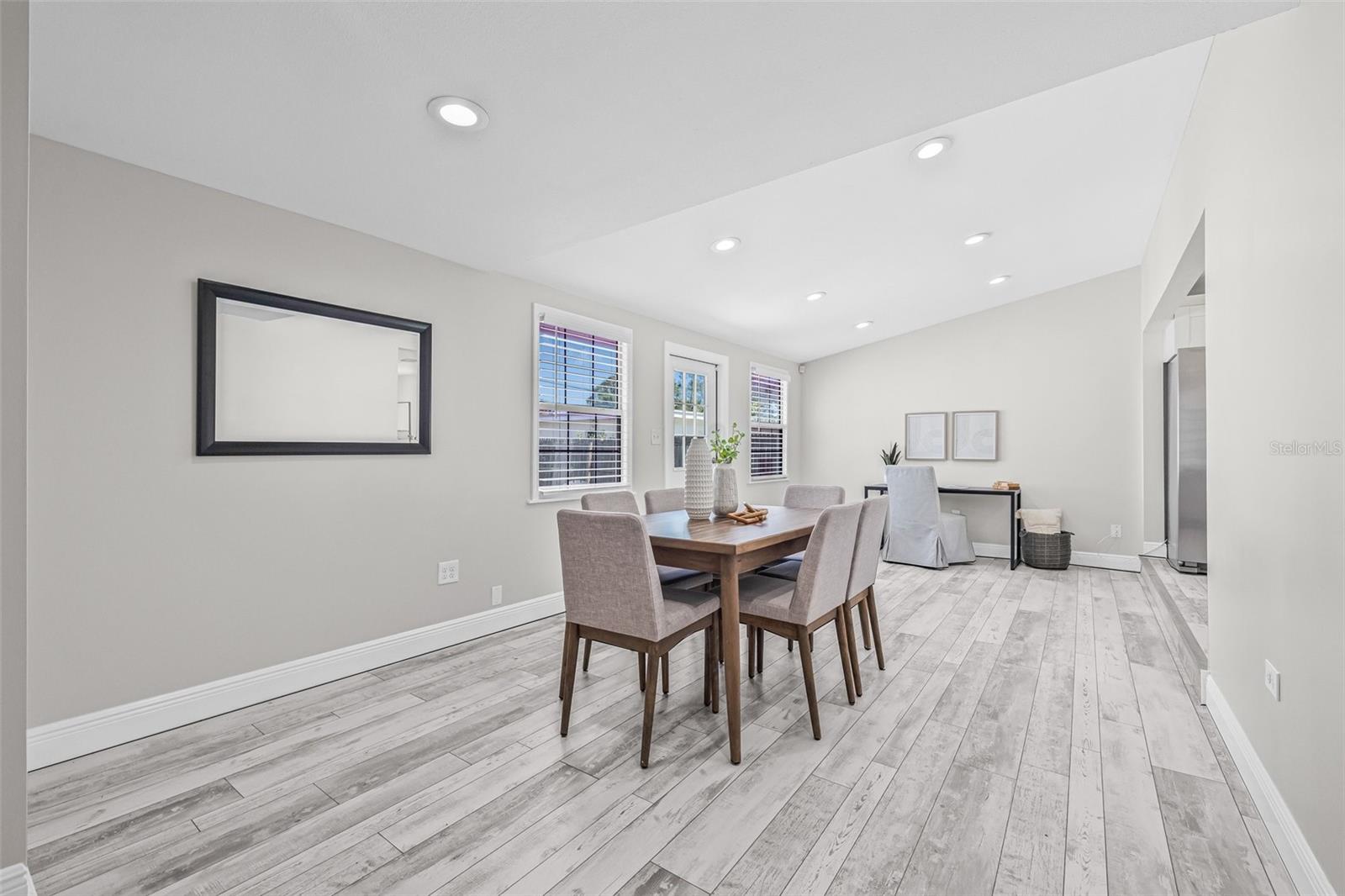 Listing photo id 16 for 812 60th Street S