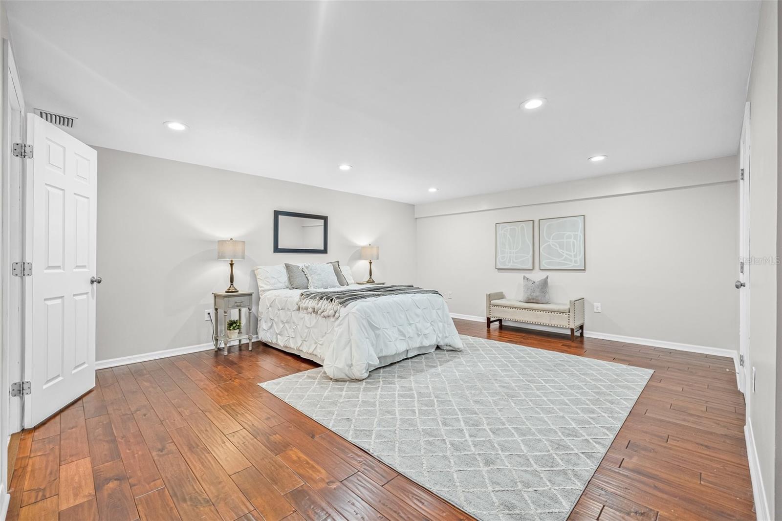Listing photo id 17 for 812 60th Street S