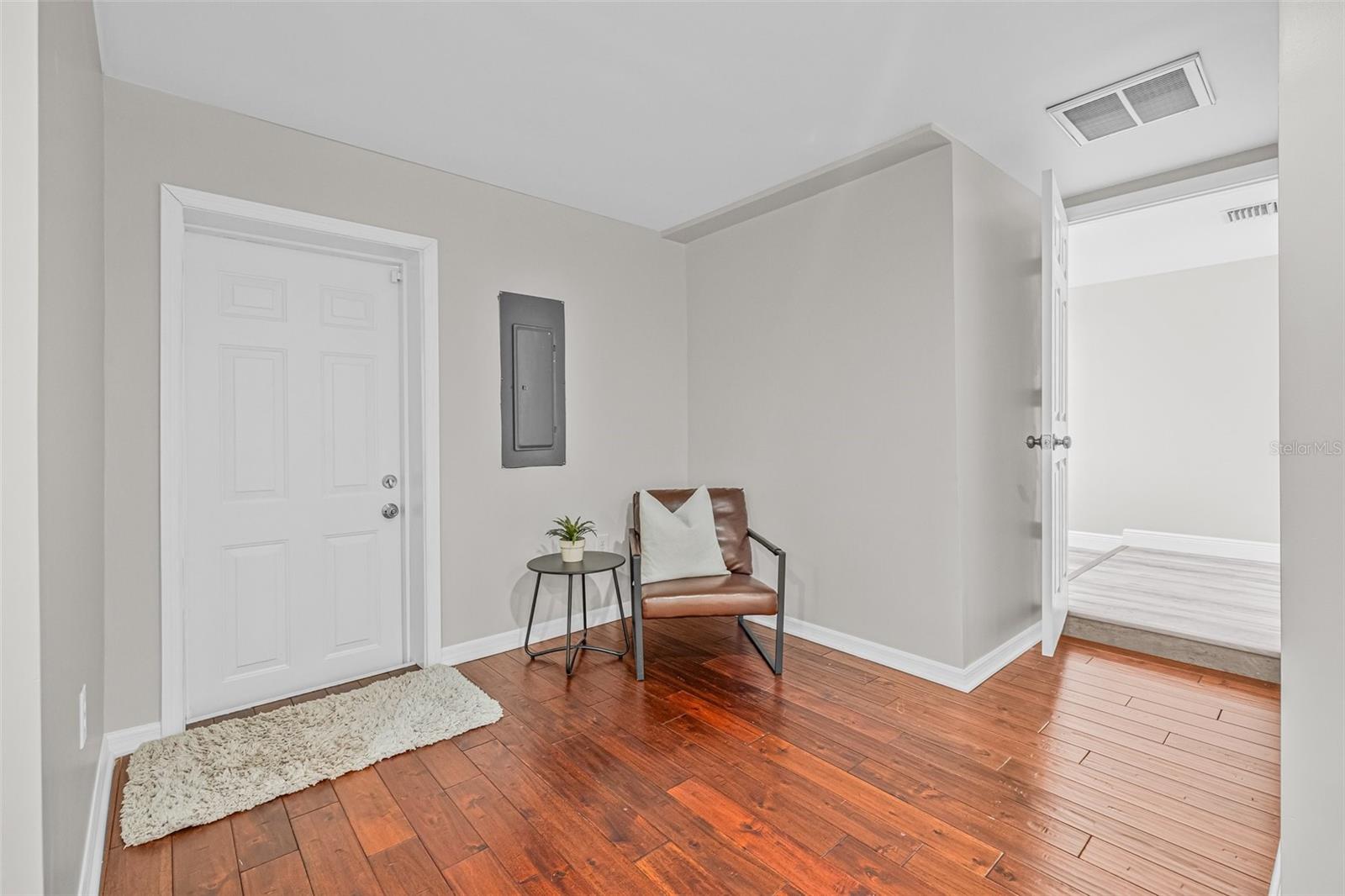 Listing photo id 19 for 812 60th Street S
