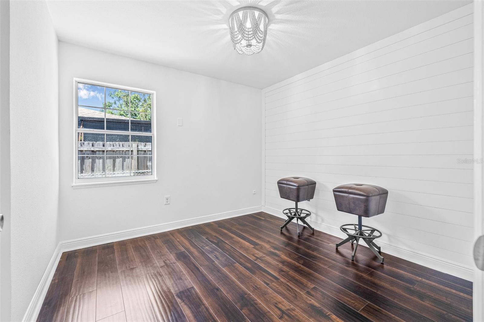 Listing photo id 22 for 812 60th Street S