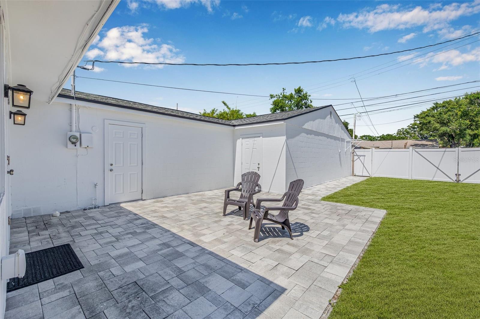 Listing photo id 25 for 812 60th Street S