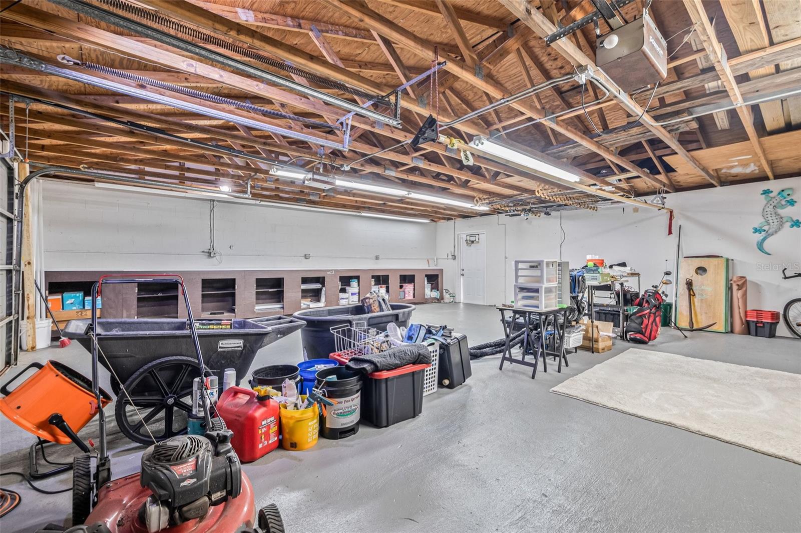 Listing photo id 27 for 812 60th Street S