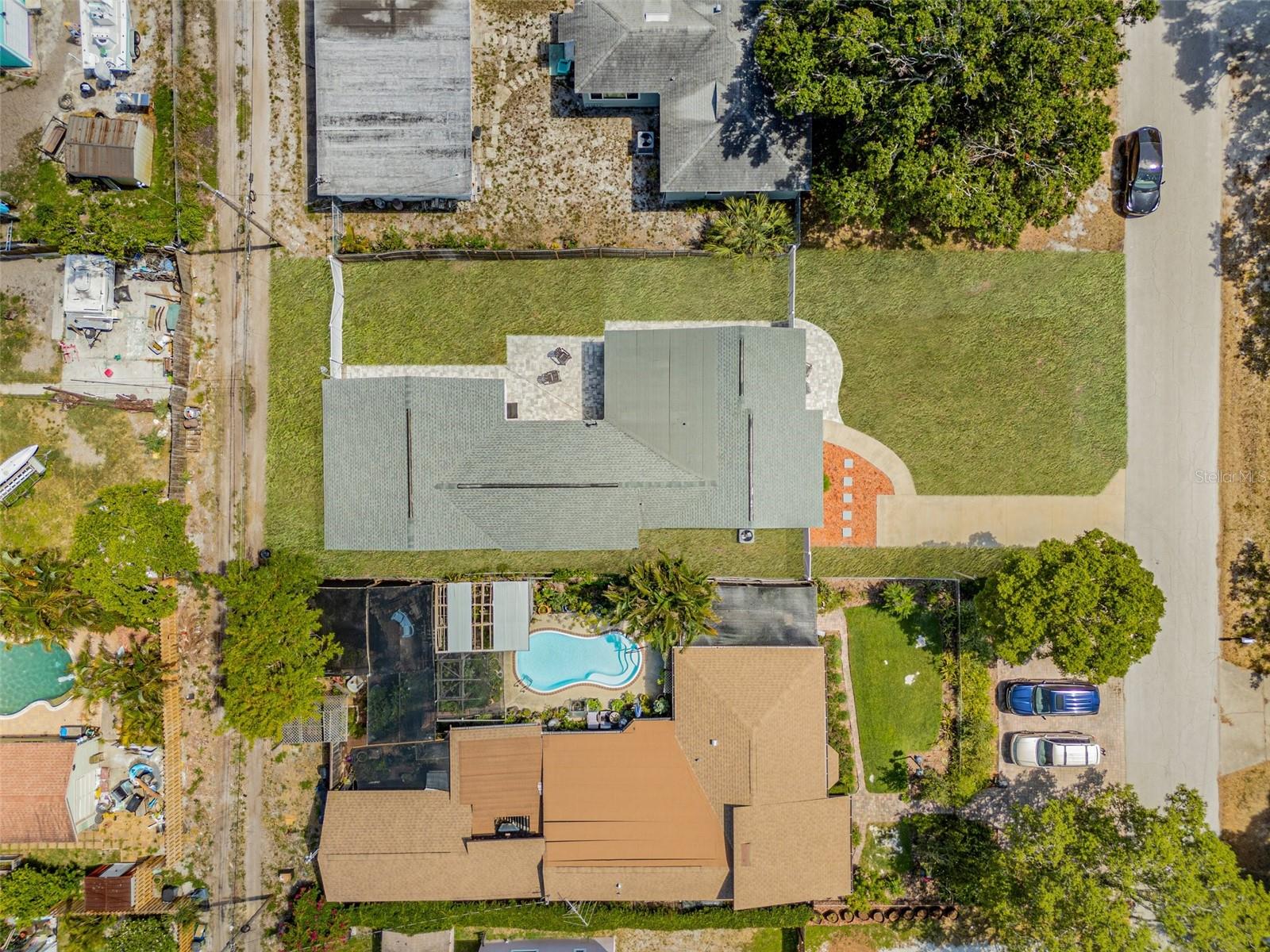 Listing photo id 32 for 812 60th Street S