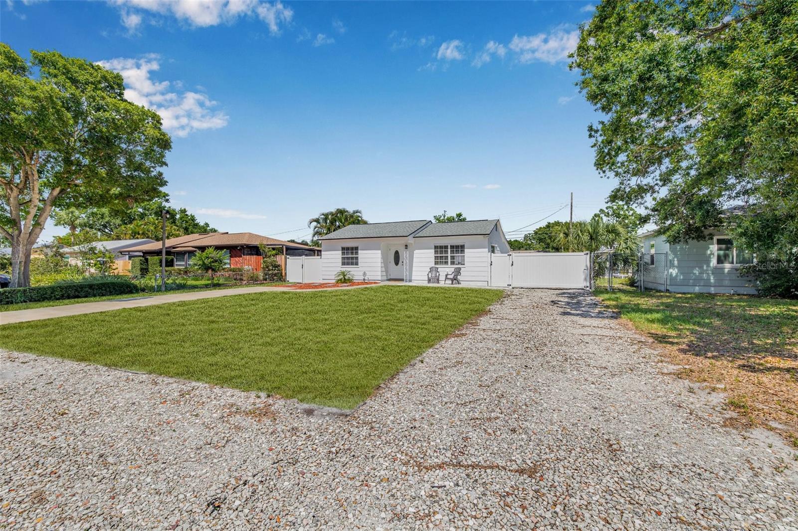 Listing photo id 35 for 812 60th Street S
