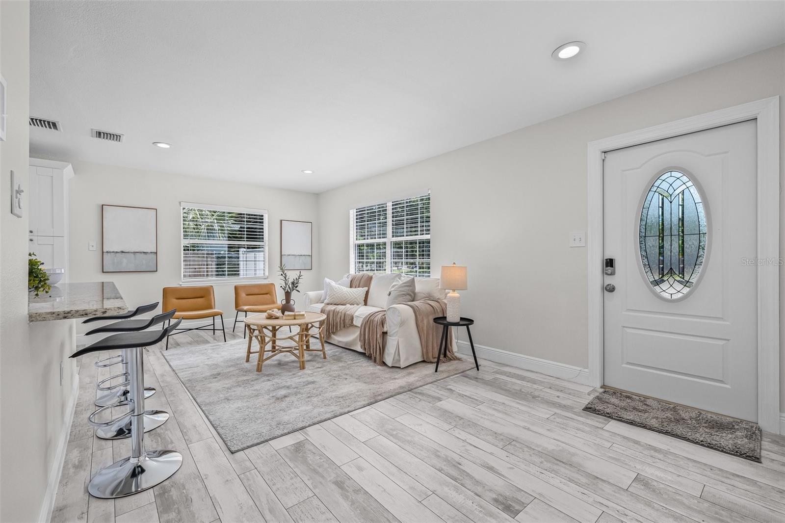 Listing photo id 2 for 812 60th Street S