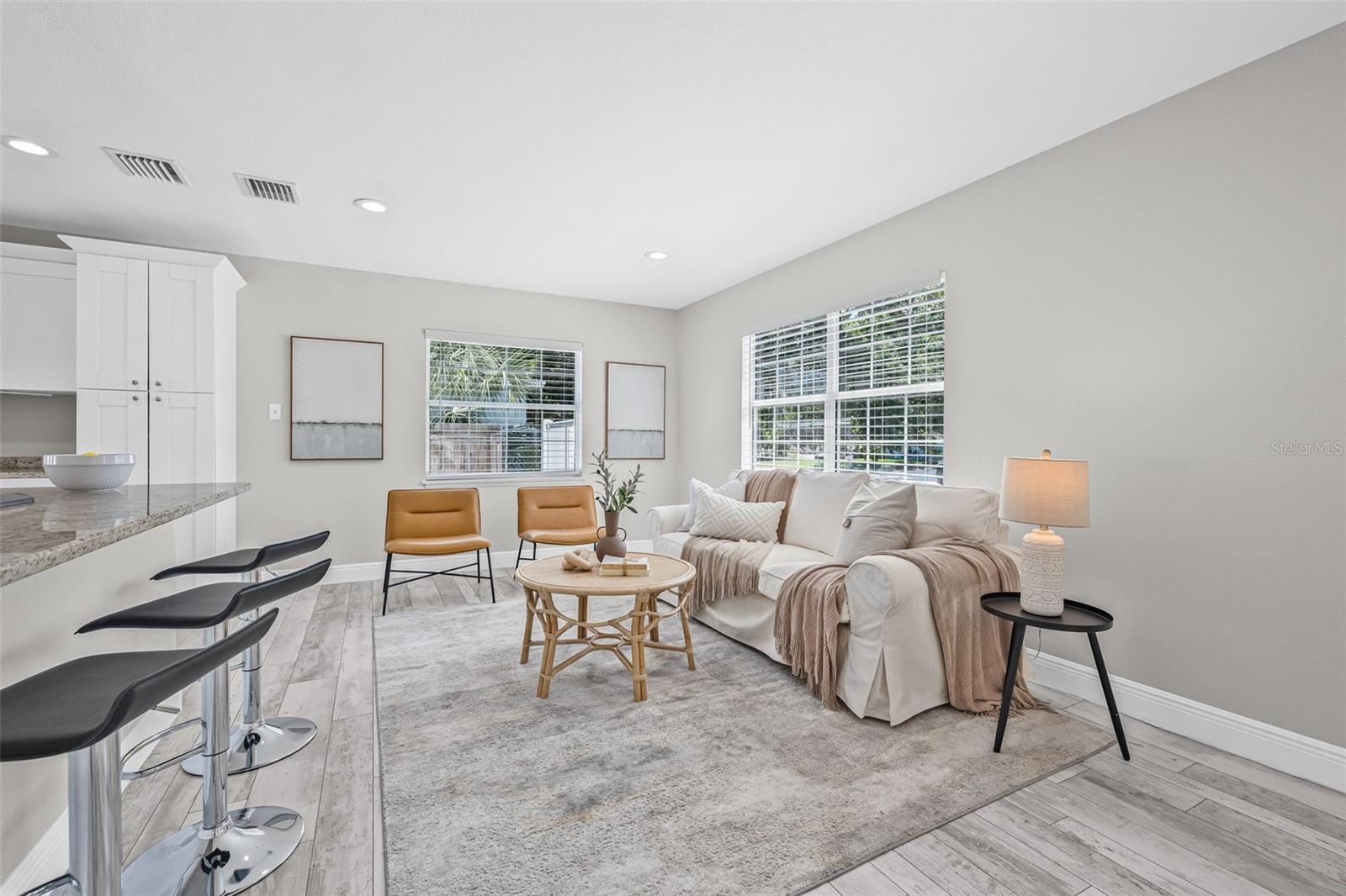 Listing photo id 3 for 812 60th Street S