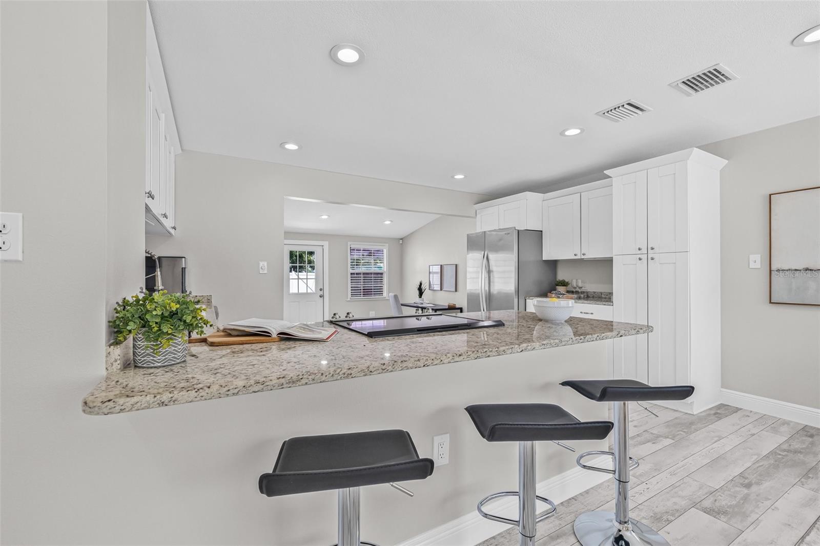 Listing photo id 4 for 812 60th Street S