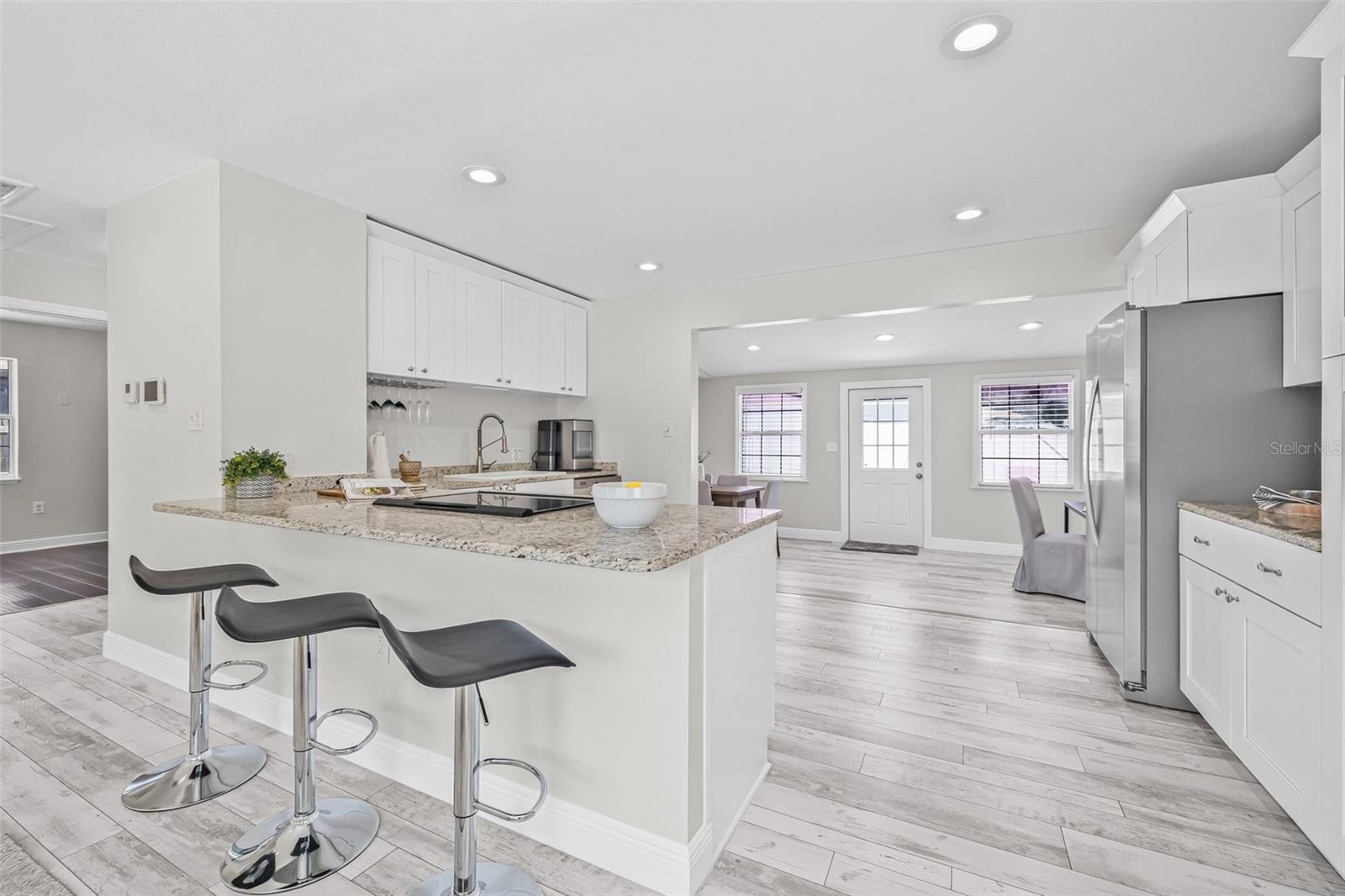 Listing photo id 5 for 812 60th Street S