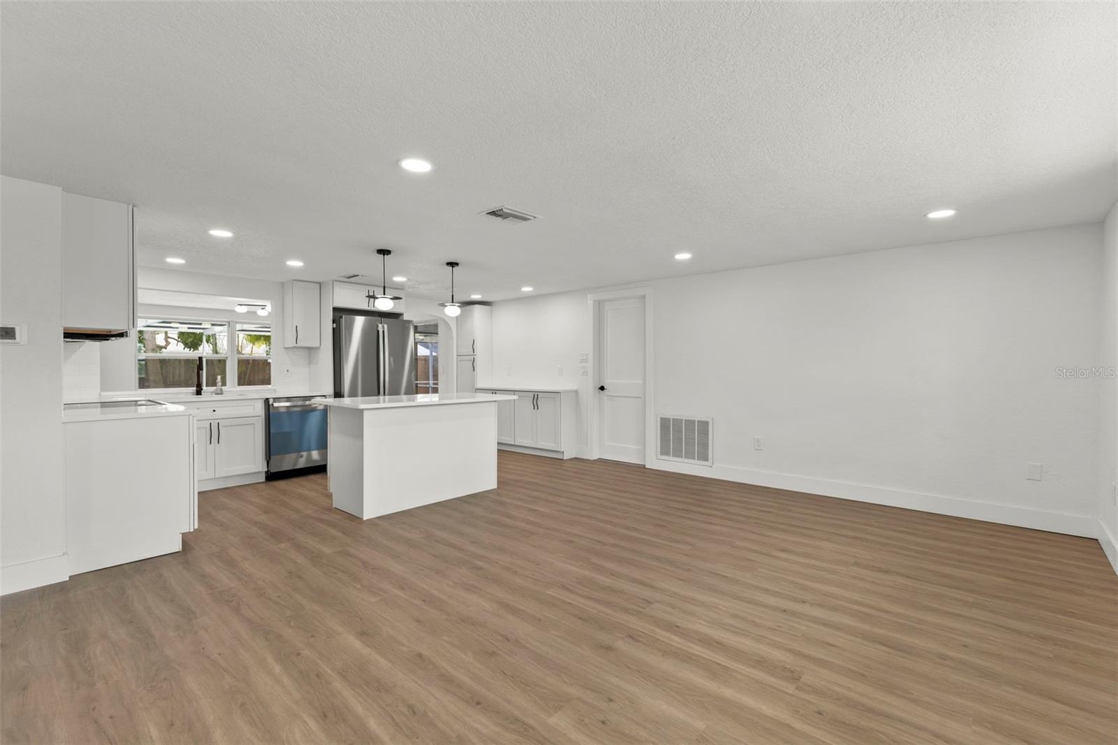 Image 5 of 35 For 9241 Cochise Lane
