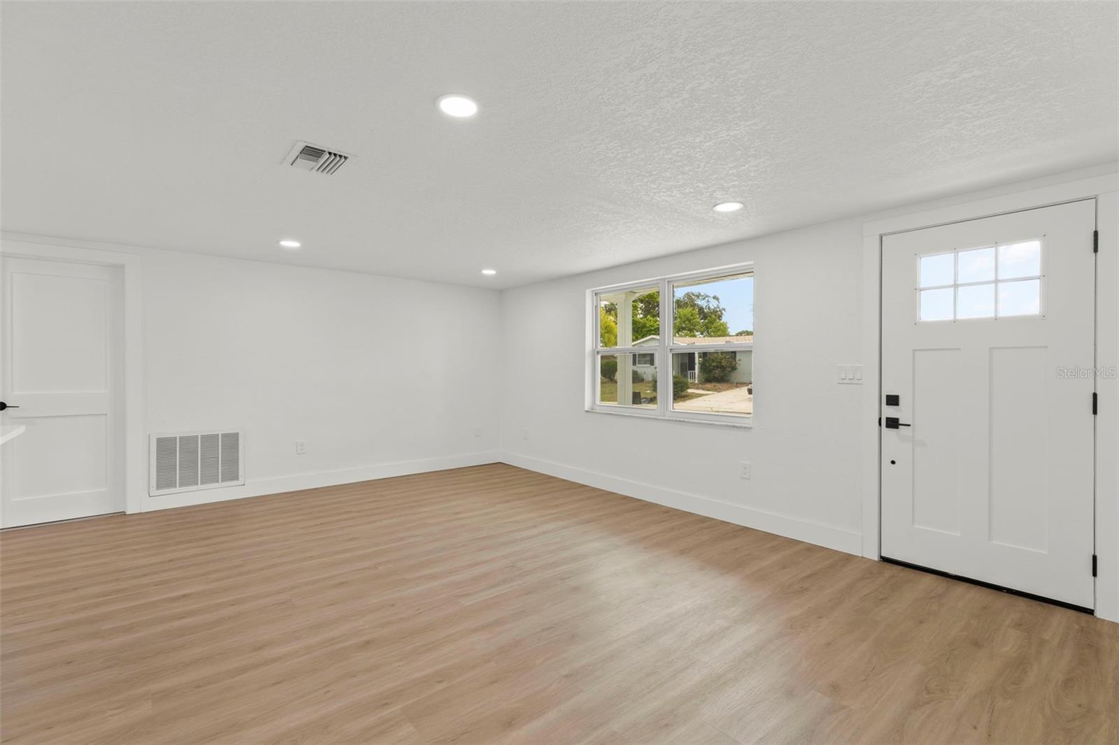 Image 7 of 35 For 9241 Cochise Lane