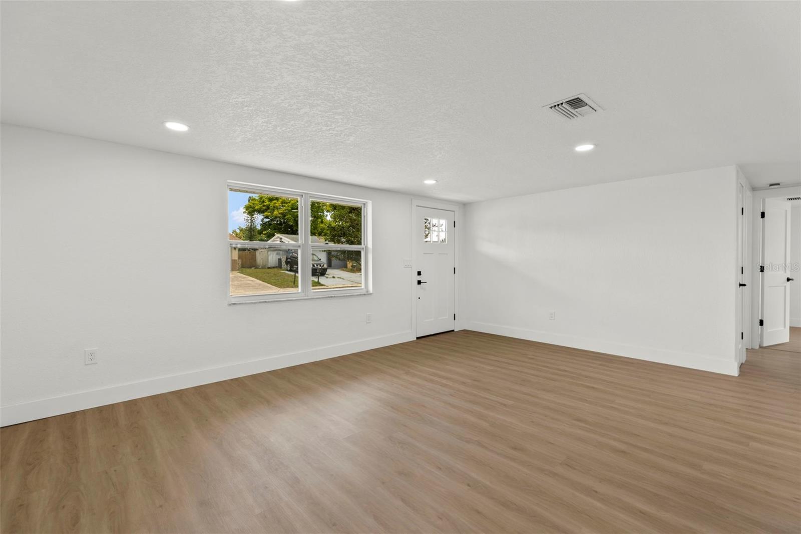 Image 8 of 35 For 9241 Cochise Lane
