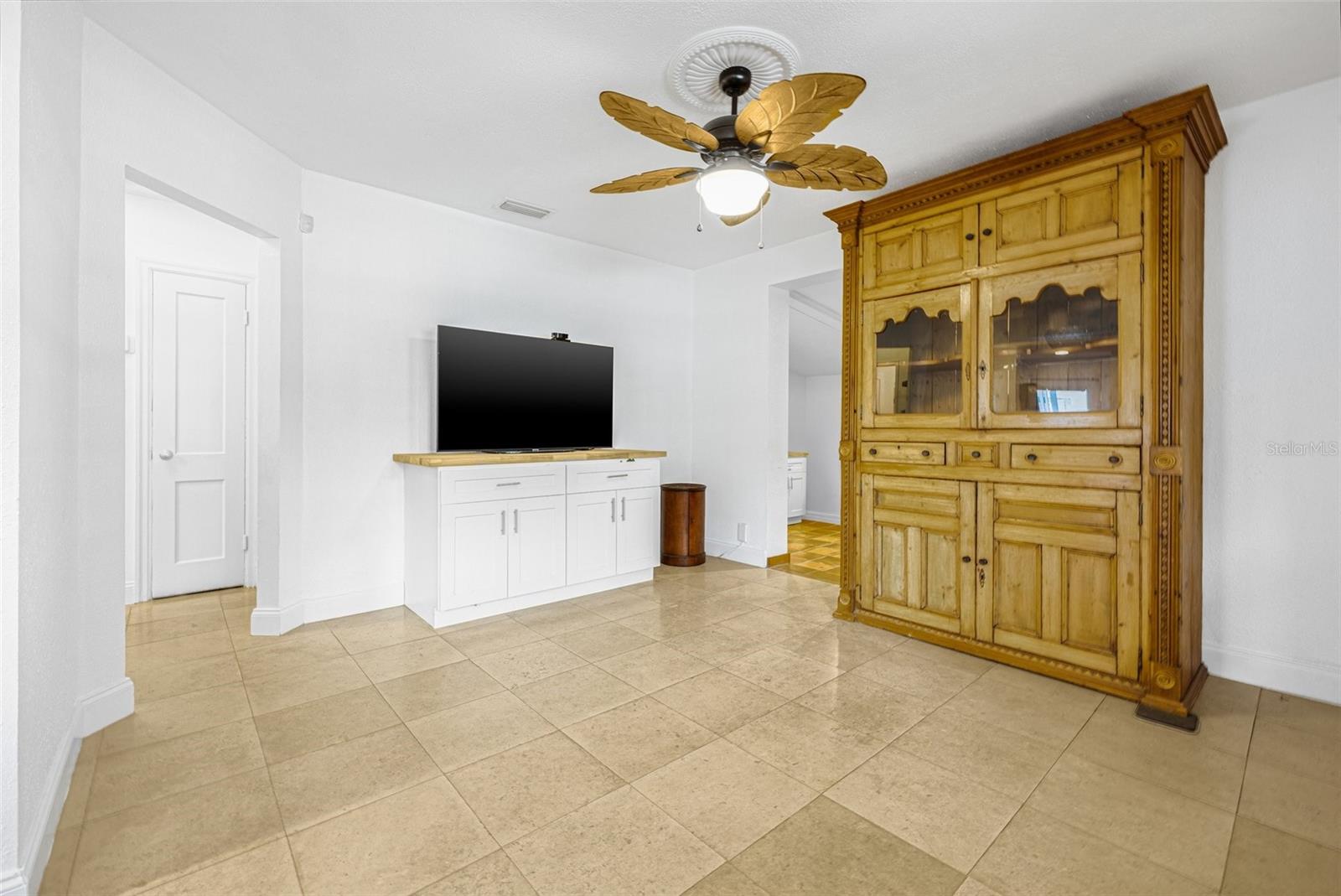 Image 11 of 30 For 3310 Ballast Point Boulevard