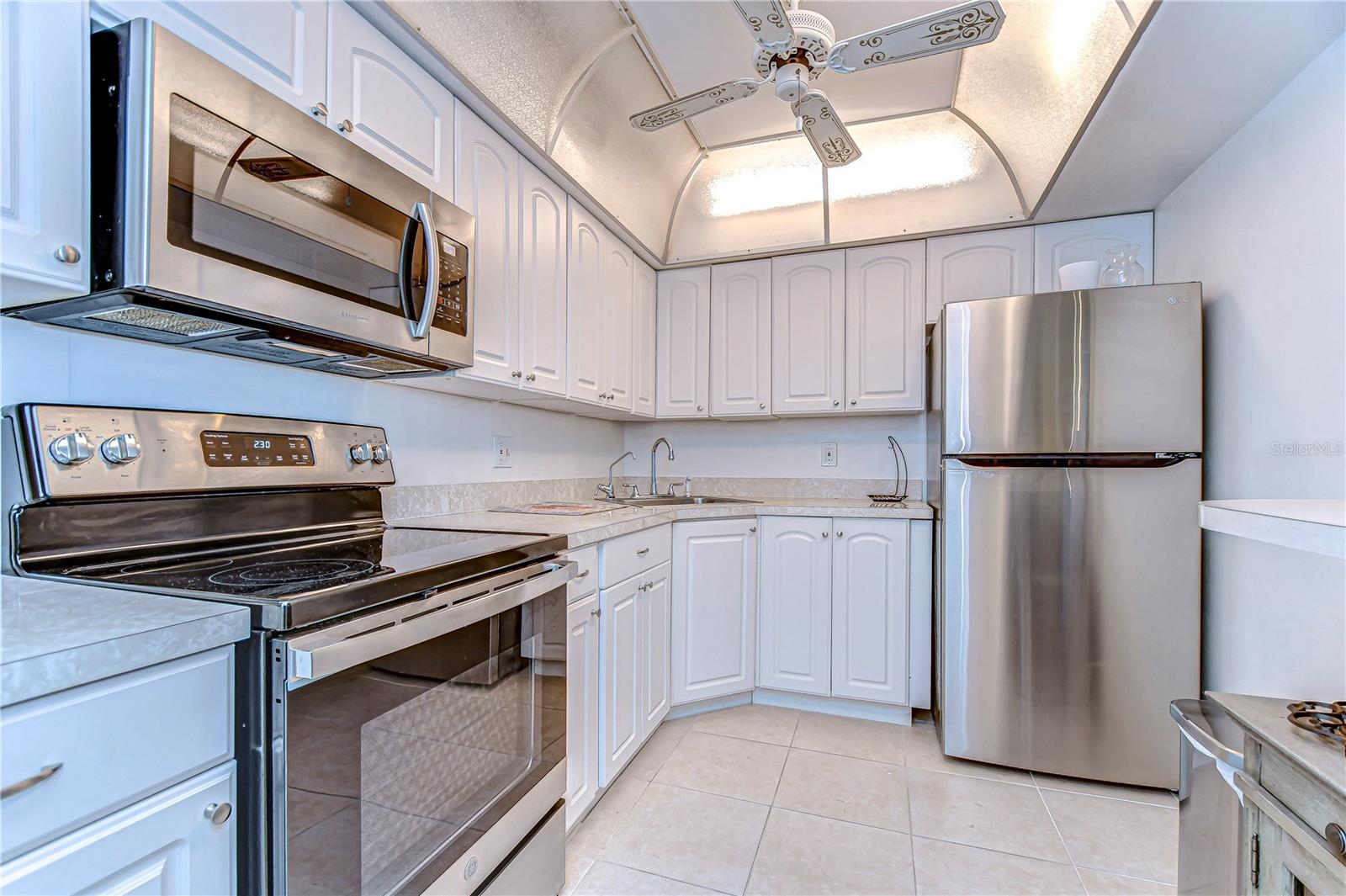 Image 10 of 16 For 5220 Brittany Drive S 807