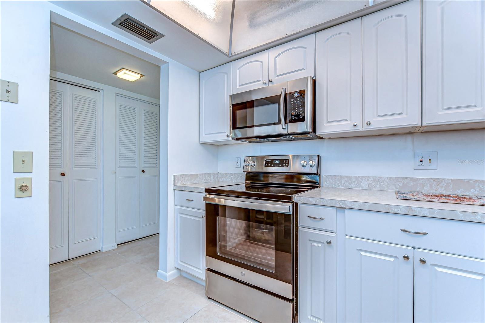Image 9 of 16 For 5220 Brittany Drive S 807