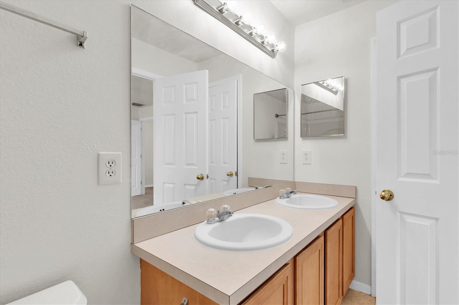 Image 18 of 28 For 11615 Mango Ridge Boulevard 39