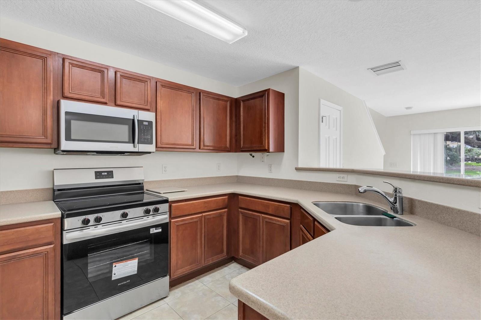 Image 5 of 28 For 11615 Mango Ridge Boulevard 39