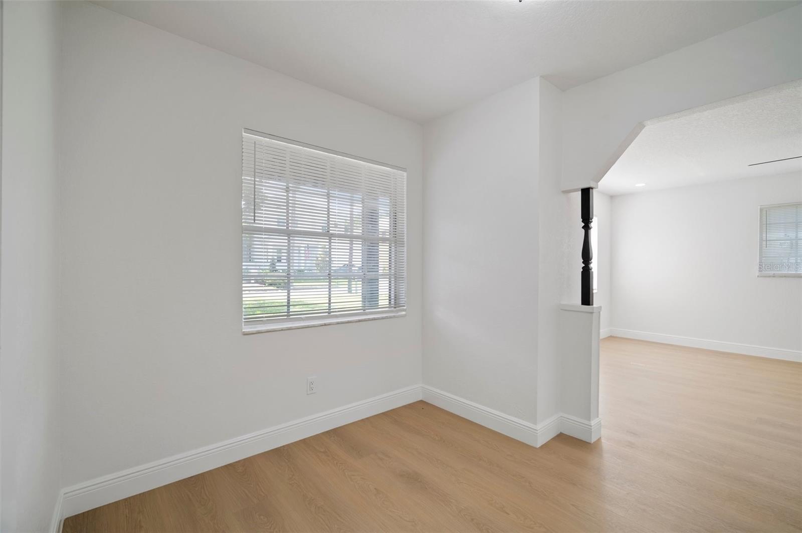 Listing photo id 18 for 5405 Sellas Street