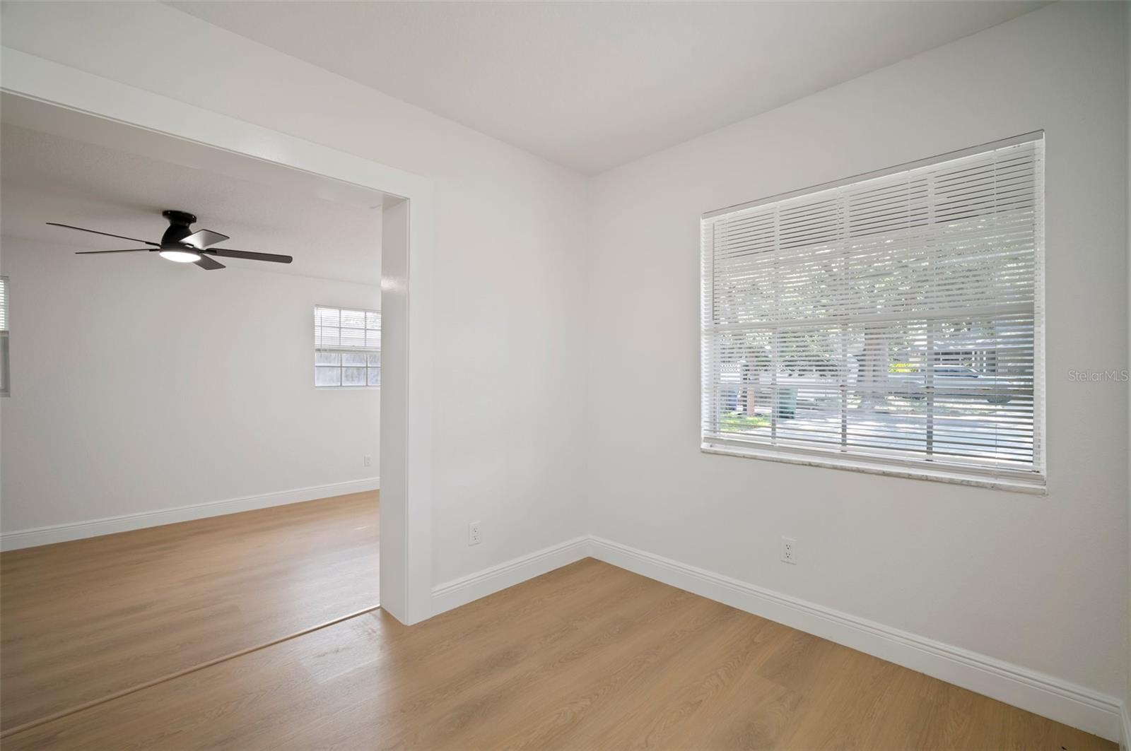 Listing photo id 19 for 5405 Sellas Street