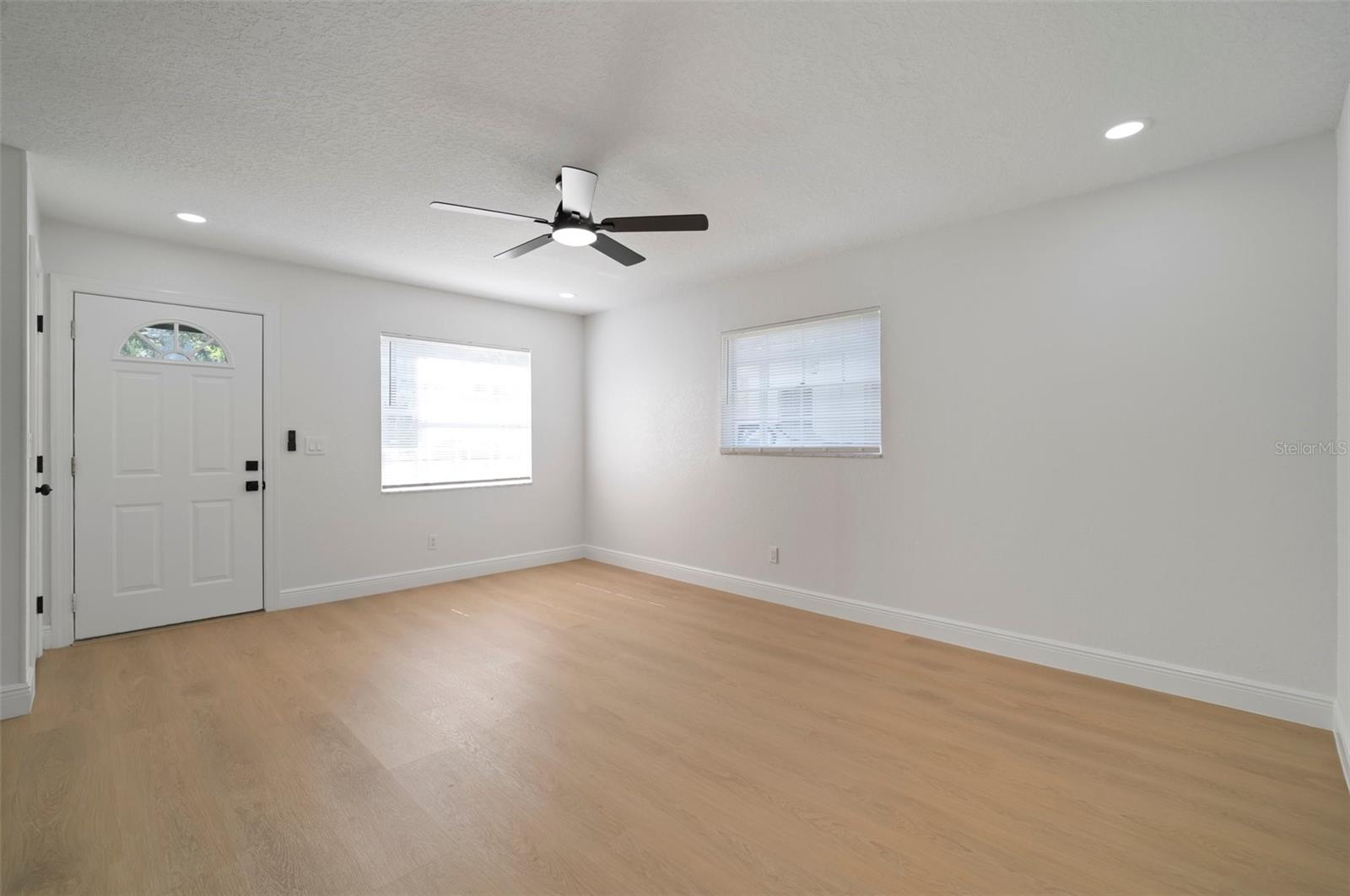 Listing photo id 1 for 5405 Sellas Street