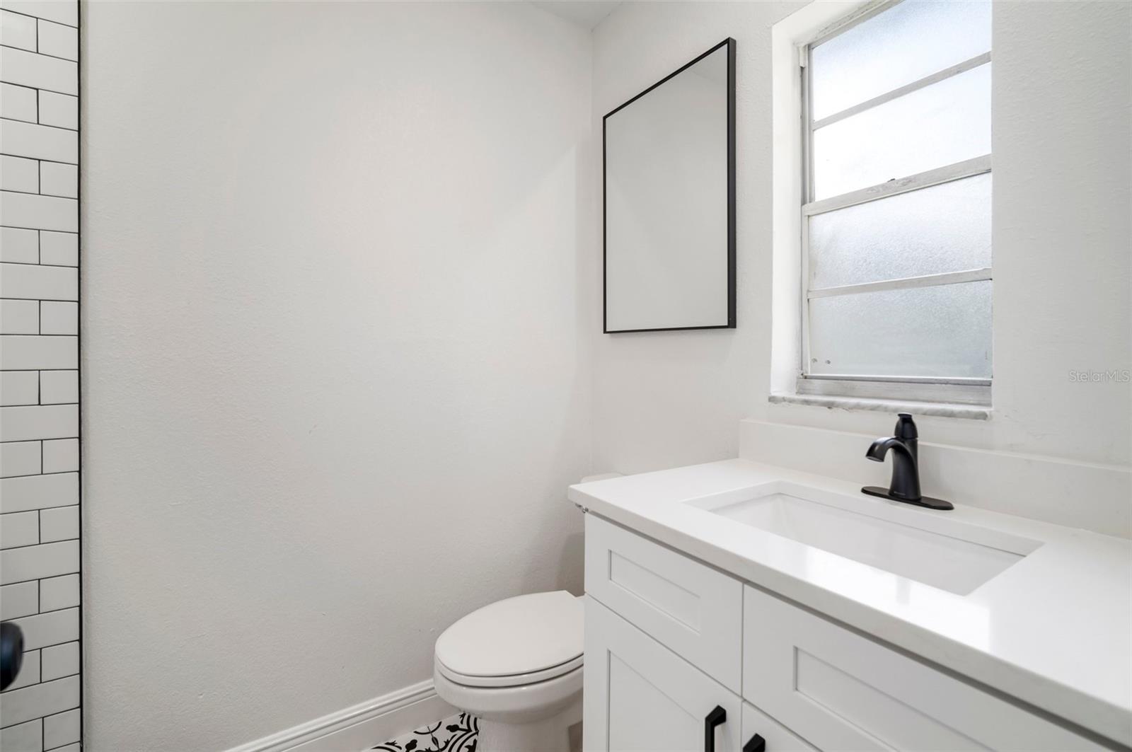 Listing photo id 28 for 5405 Sellas Street