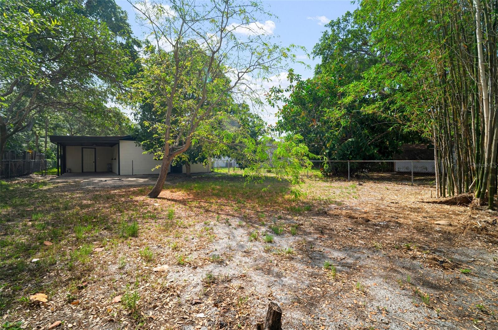 Listing photo id 36 for 5405 Sellas Street