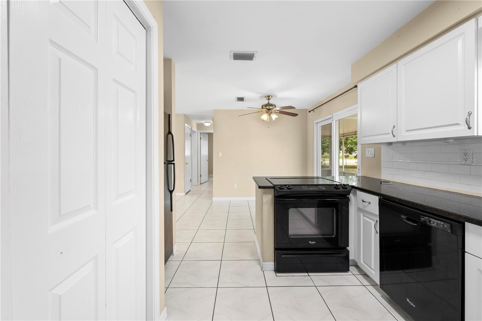 Listing photo id 14 for 1569 Larkin Road