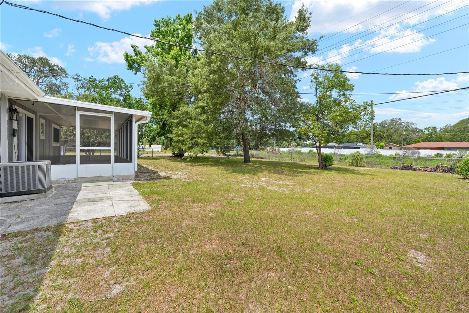 Listing photo id 40 for 1569 Larkin Road