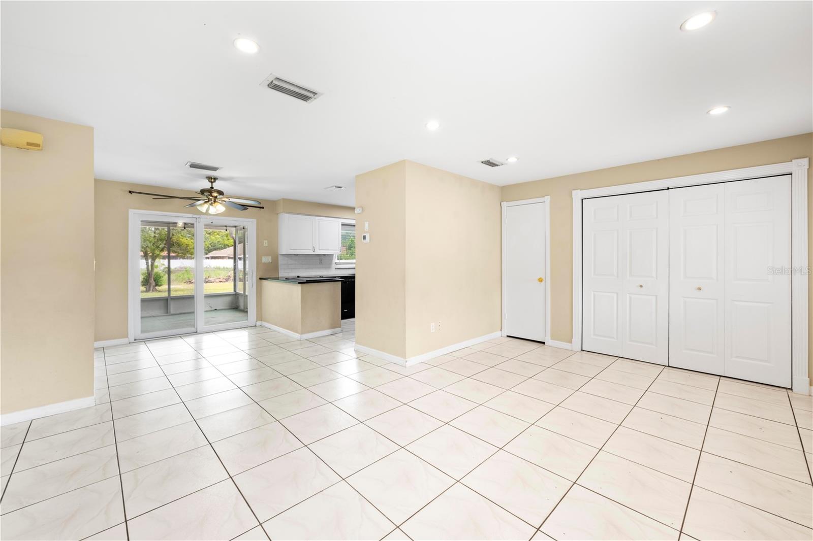Listing photo id 7 for 1569 Larkin Road