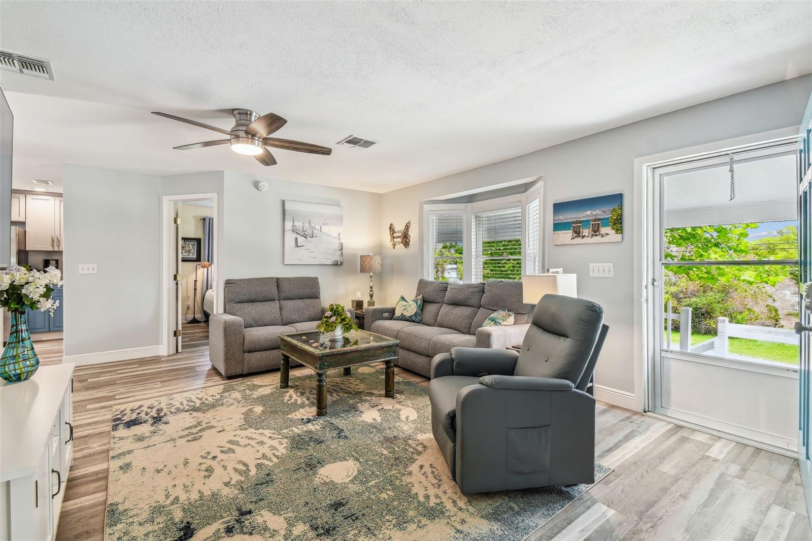 Image 8 of 96 For 7300 Mackerel Lane