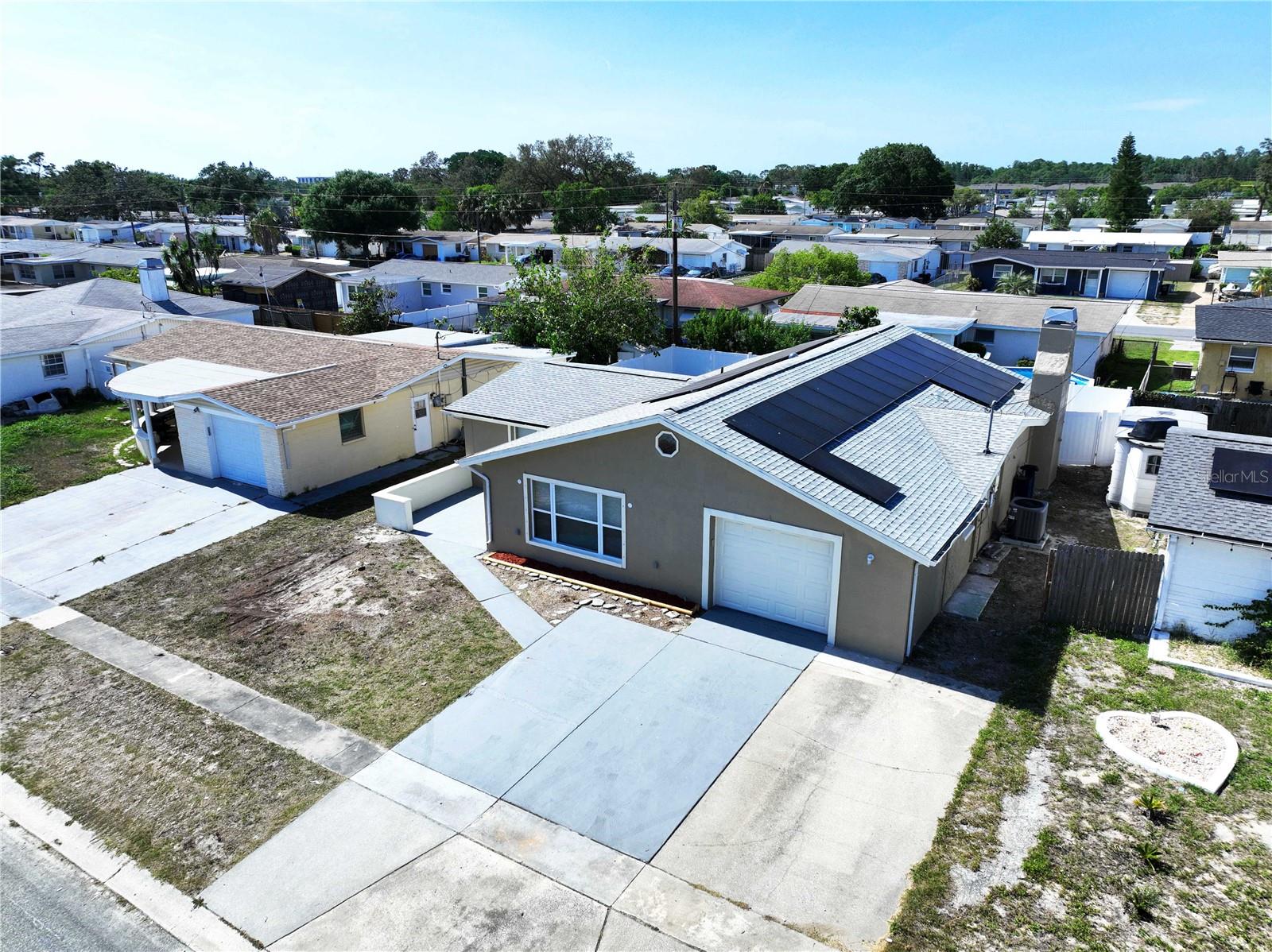Listing photo id 14 for 5139 Victoria Lane