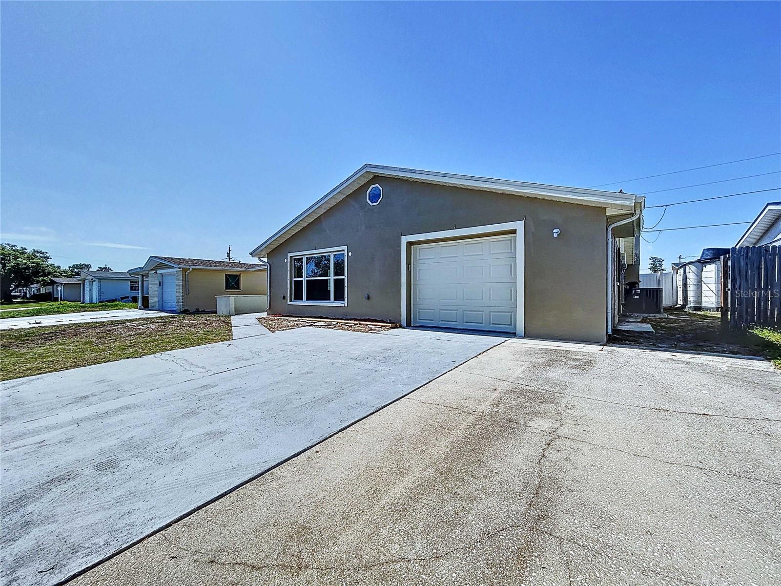 Listing photo id 16 for 5139 Victoria Lane