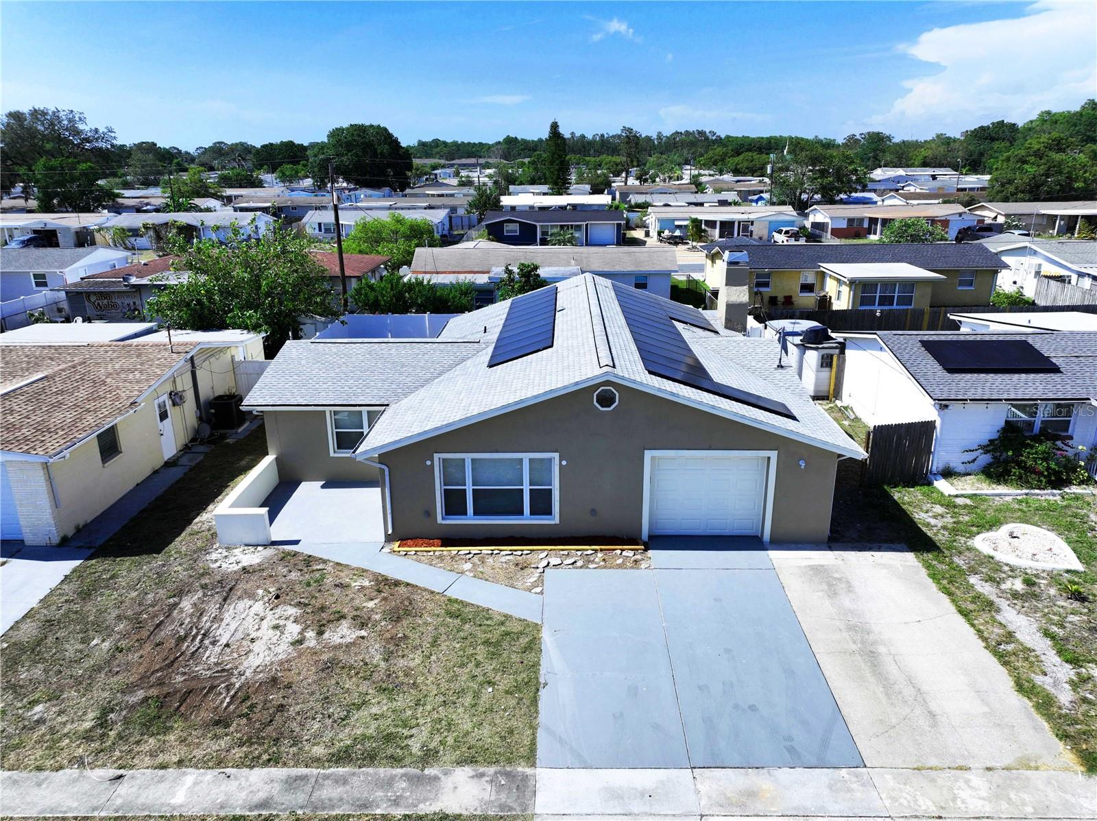Listing photo id 17 for 5139 Victoria Lane
