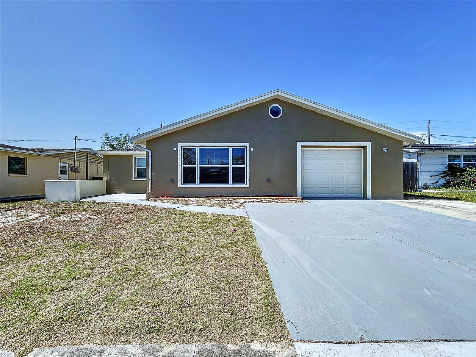 Listing photo id 0 for 5139 Victoria Lane