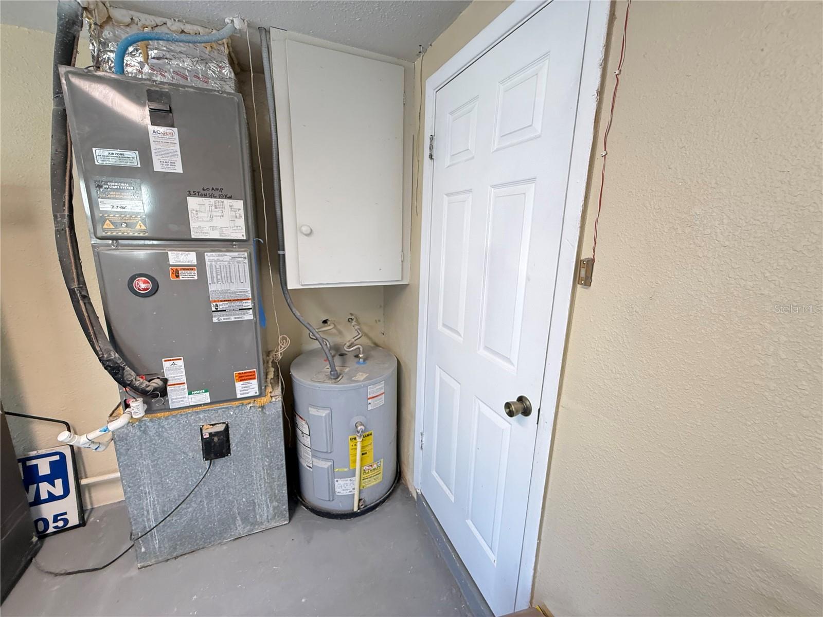 Listing photo id 20 for 5139 Victoria Lane