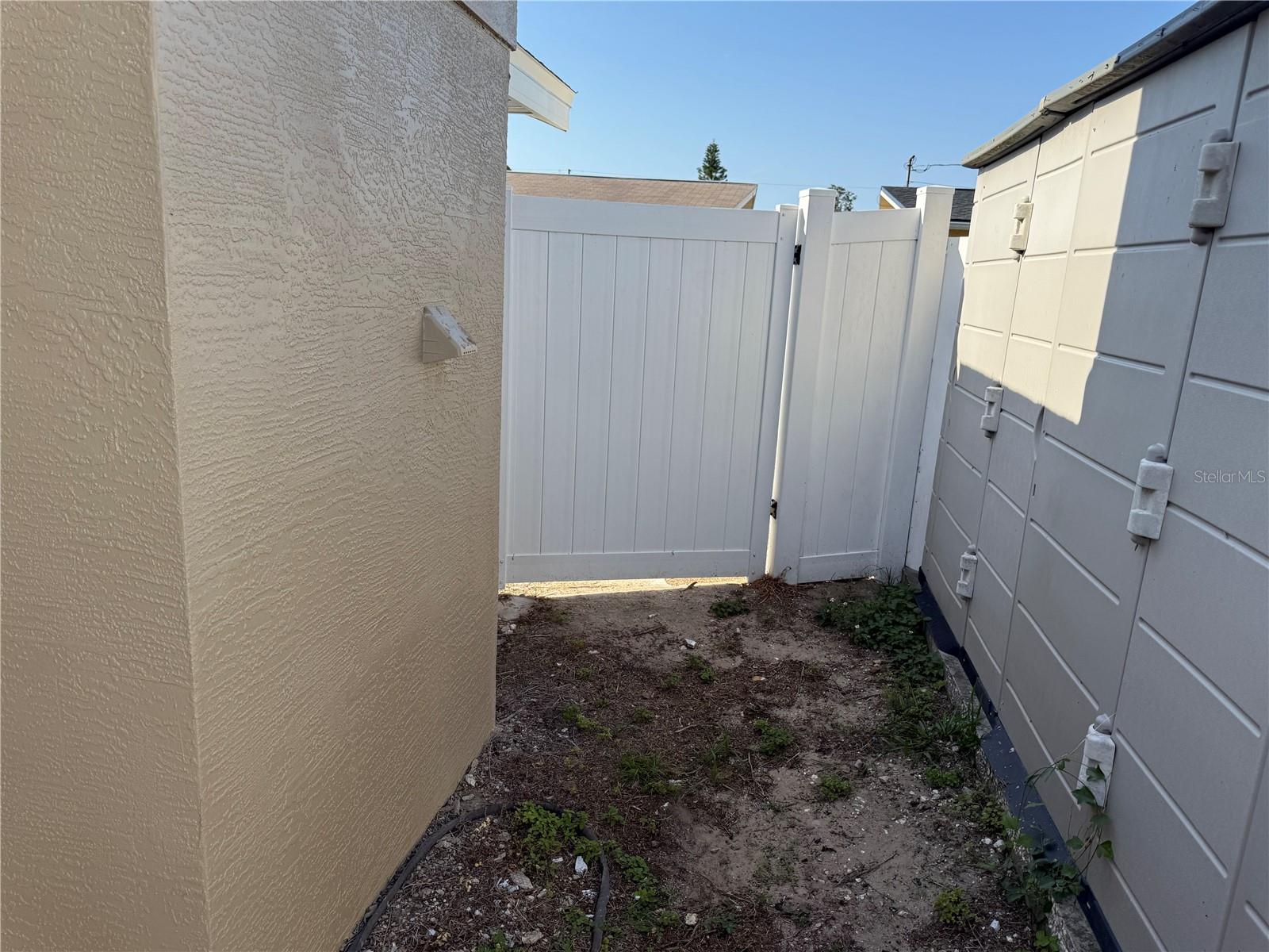 Listing photo id 24 for 5139 Victoria Lane