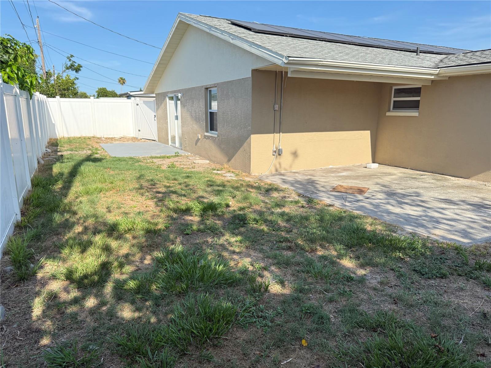 Listing photo id 27 for 5139 Victoria Lane