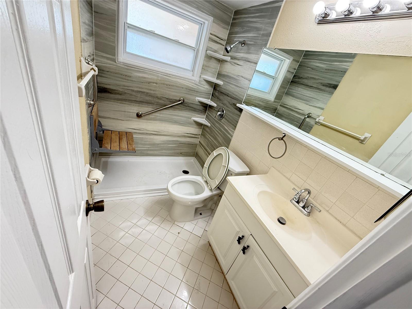 Listing photo id 7 for 5139 Victoria Lane