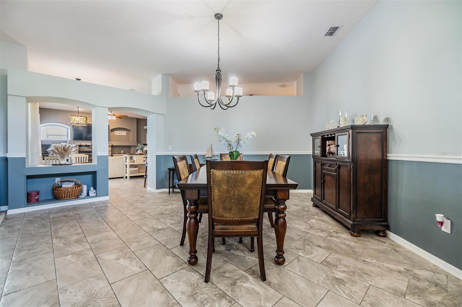 Listing photo id 9 for 2216 Eagle Bluff Drive