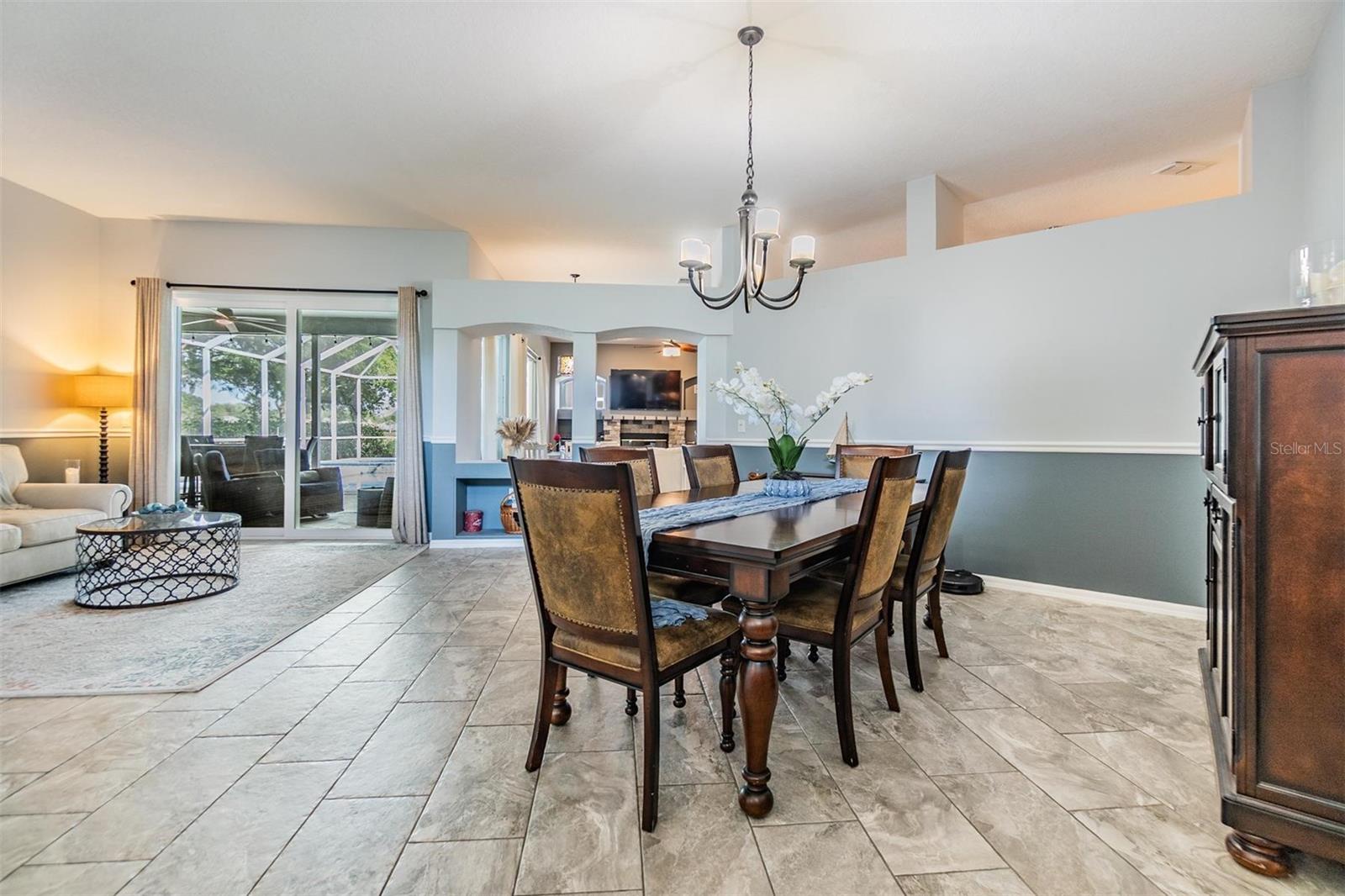 Listing photo id 10 for 2216 Eagle Bluff Drive