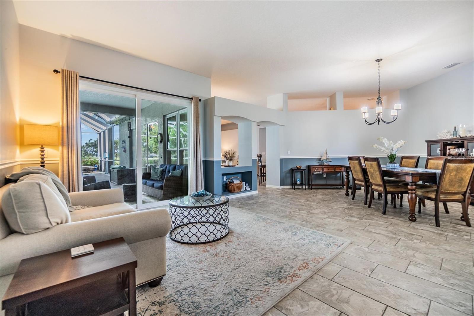 Listing photo id 12 for 2216 Eagle Bluff Drive