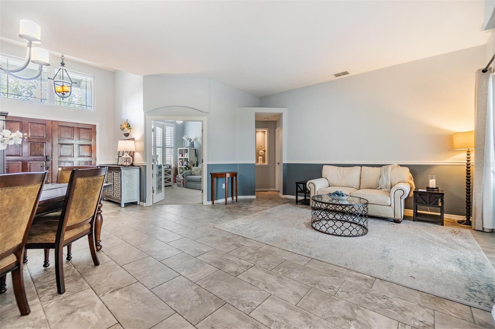 Listing photo id 13 for 2216 Eagle Bluff Drive