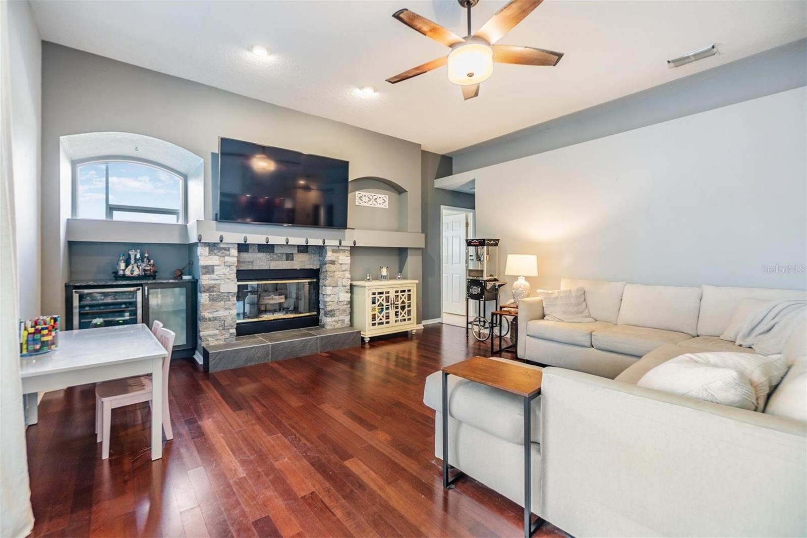 Listing photo id 14 for 2216 Eagle Bluff Drive