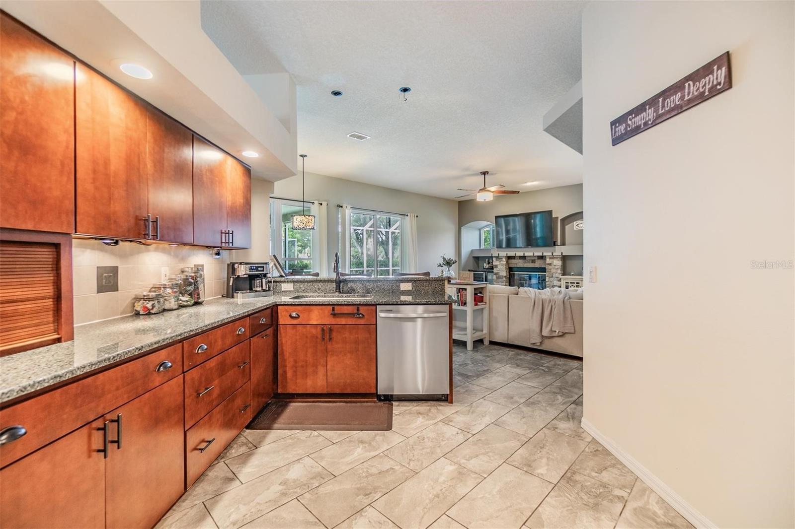 Listing photo id 21 for 2216 Eagle Bluff Drive