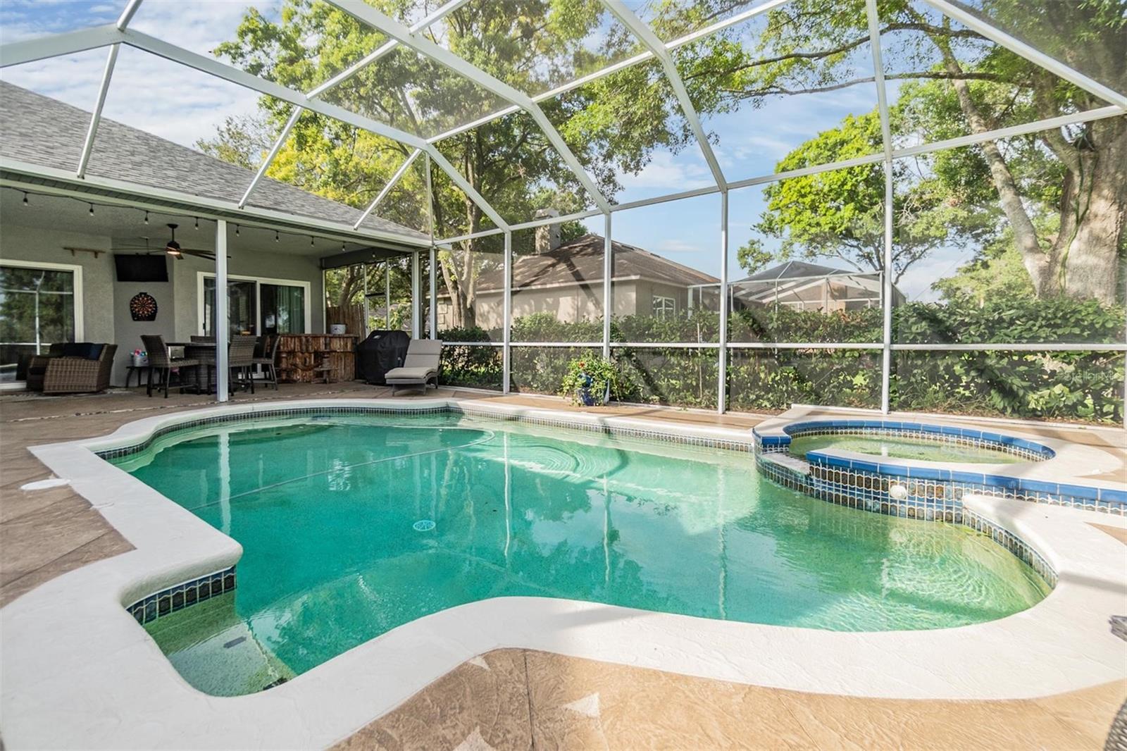 Listing photo id 1 for 2216 Eagle Bluff Drive