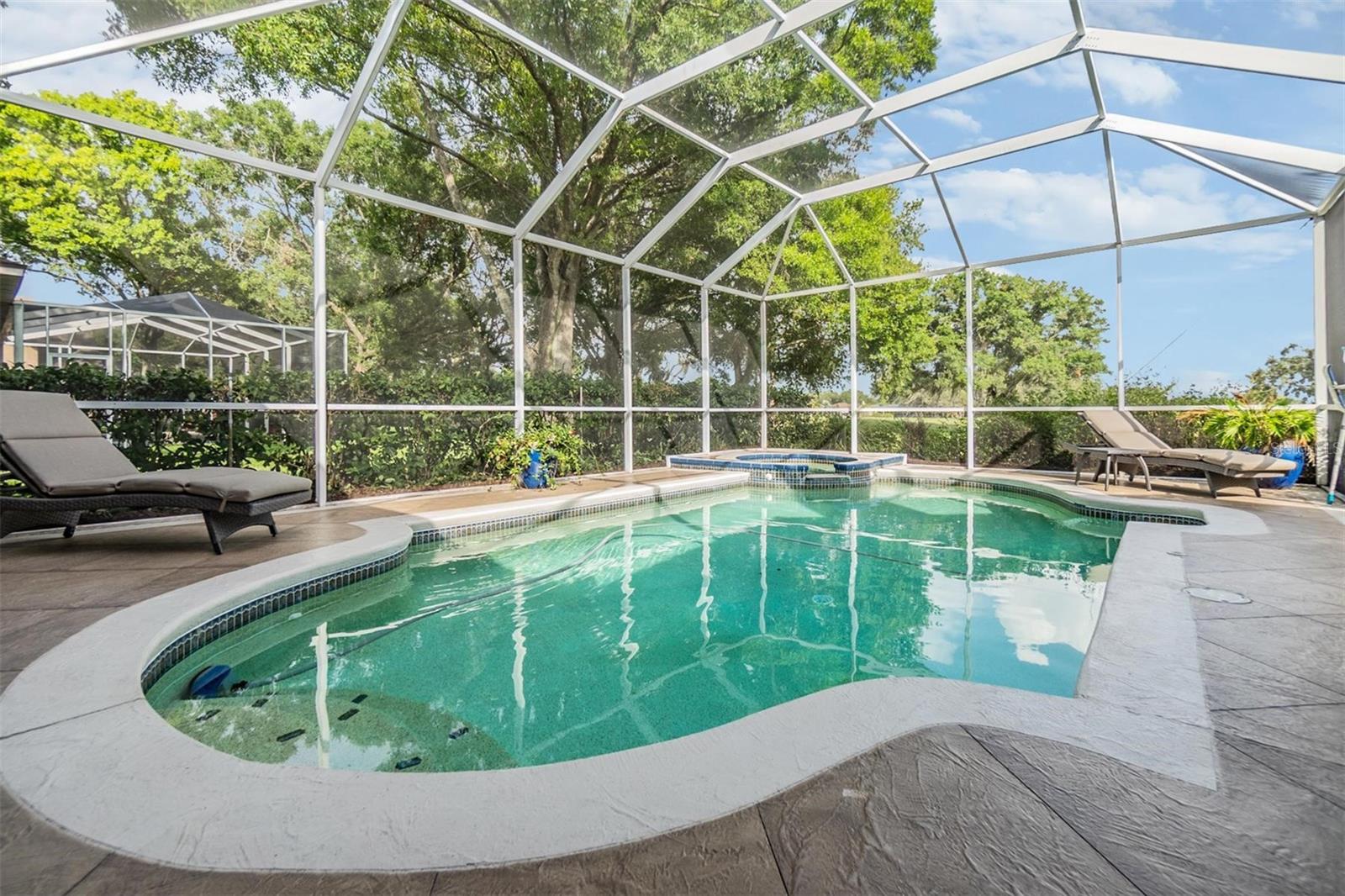 Listing photo id 39 for 2216 Eagle Bluff Drive